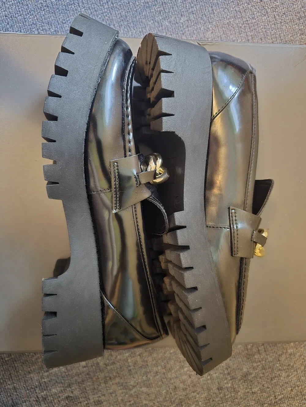 GUESS Hillford Lug Sole Chunky Platform Loafer - Picture 7 of 10
